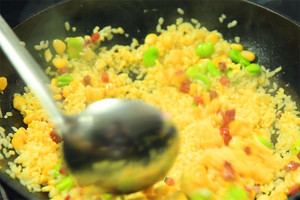 然后加入炒好的食材混合均勻，炒熟即可。出鍋前加少許黑胡椒、鹽和蔥花就可以啦?。。?>
					</div>
					<span>步驟 8/8</span>
					<p>然后加入炒好的食材混合均勻，炒熟即可。出鍋前加少許黑胡椒、鹽和蔥花就可以啦?。。?/p>
				</li>
		</ul>
	</div>
	</div>



<div   id=