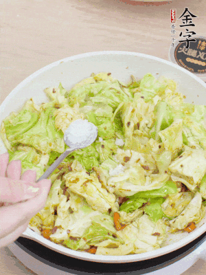 一點(diǎn)鹽、糖調(diào)味。