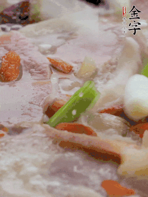 最后下枸杞、蒜白。