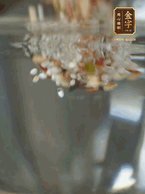 雜糧提前浸泡6小時，洗凈后下砂鍋